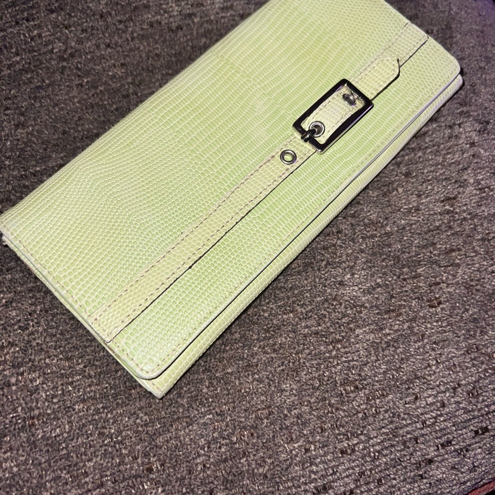 Maxx‎ New York leather wallet in lime color